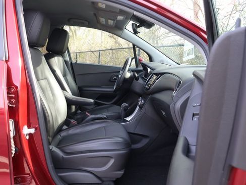 Used 2022 Chevrolet Trax LT w/ LT Convenience Package image 38