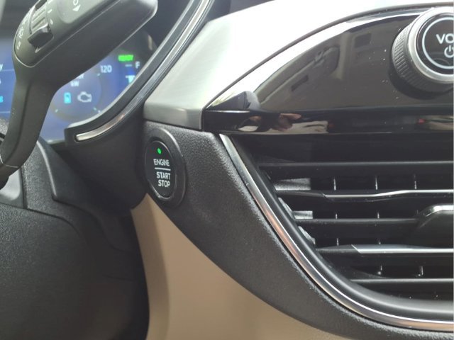 Used 2022 Ford Escape Titanium FWD image 21