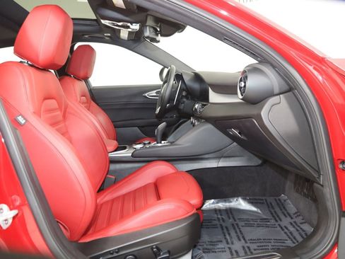 Used 2024 Alfa Romeo Giulia Veloce image 13