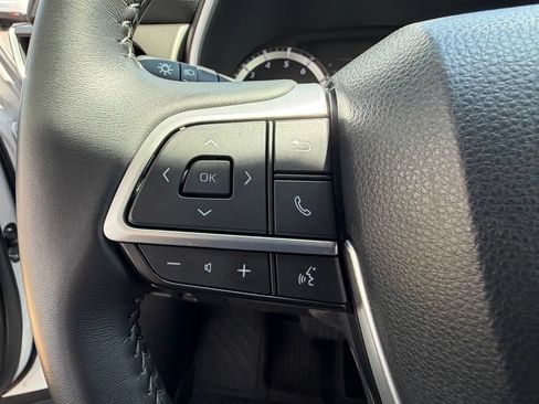 Used 2023 Toyota Highlander XLE AWD/4WD image 25