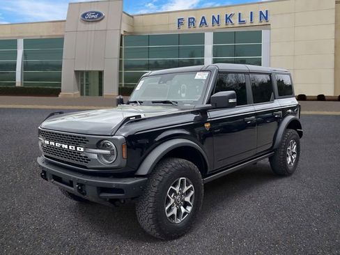Used 2024 Ford Bronco Badlands image 3