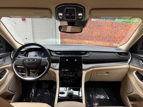 Used 2022 Jeep Grand Cherokee L Limited image 12