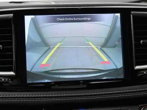Used 2023 Chrysler Pacifica Touring-L FWD image 18
