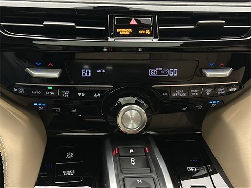 Used 2023 Acura MDX SH-AWD w/ Advance Package image 29