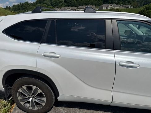 Used 2024 Toyota Highlander XLE AWD/4WD image 9