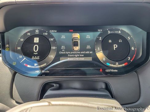 Used 2023 Land Rover Range Rover SE image 12