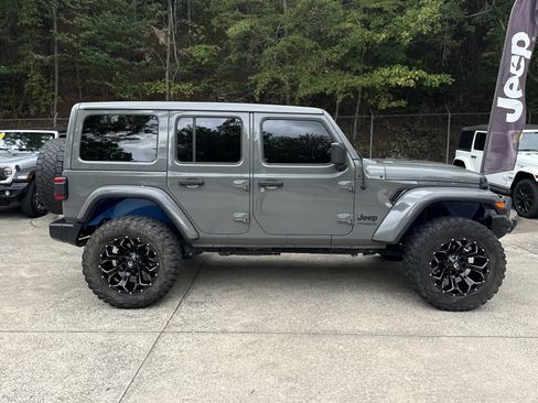Used 2021 Jeep Wrangler Unlimited Sahara AWD/4WD image 8