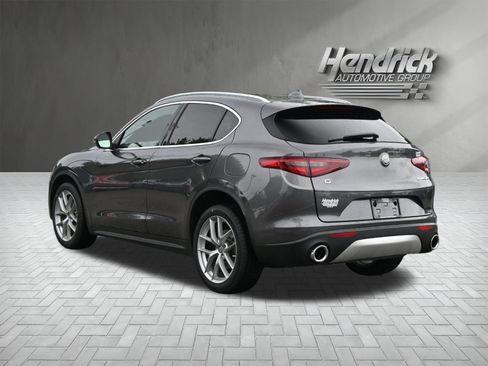 Used 2018 Alfa Romeo Stelvio AWD image 7