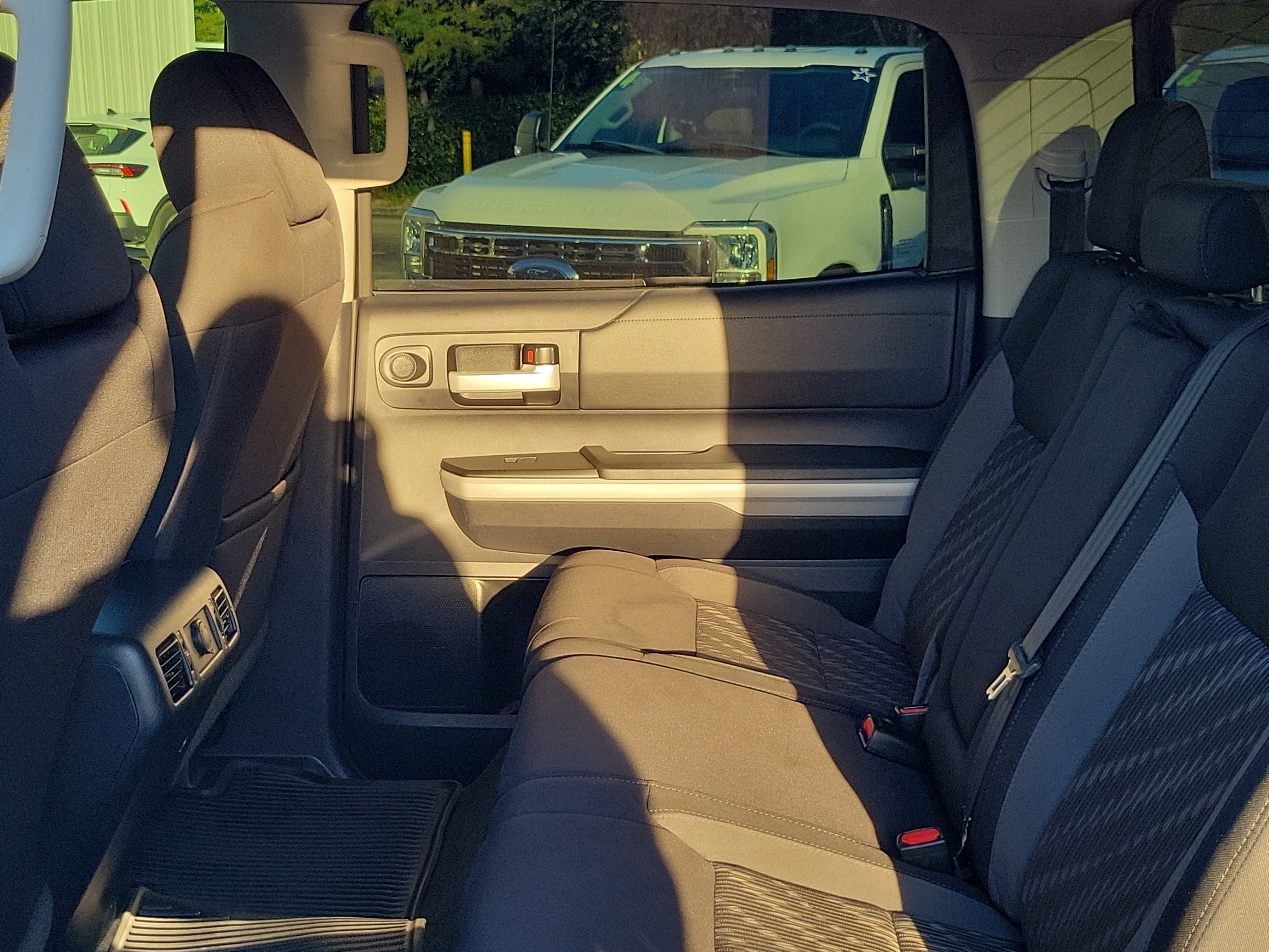 Used 2018 Toyota Tundra SR5 w/ SR5 Upgrade Package AWD/4WD image 19