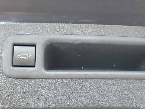 Used 2022 Toyota Highlander XLE image 28