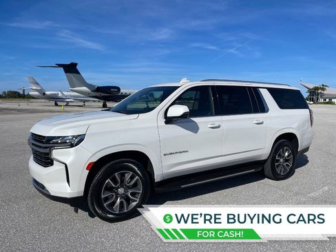 Used 2022 Chevrolet Suburban LT w/ Luxury Package RWD image 7