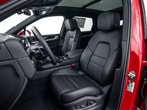 Certified 2026 Porsche Cayenne AWD/4WD image 5