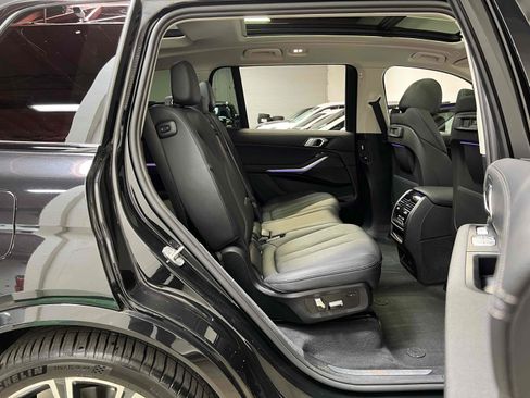 Used 2022 BMW X7 xDrive40i w/ Premium Package image 30