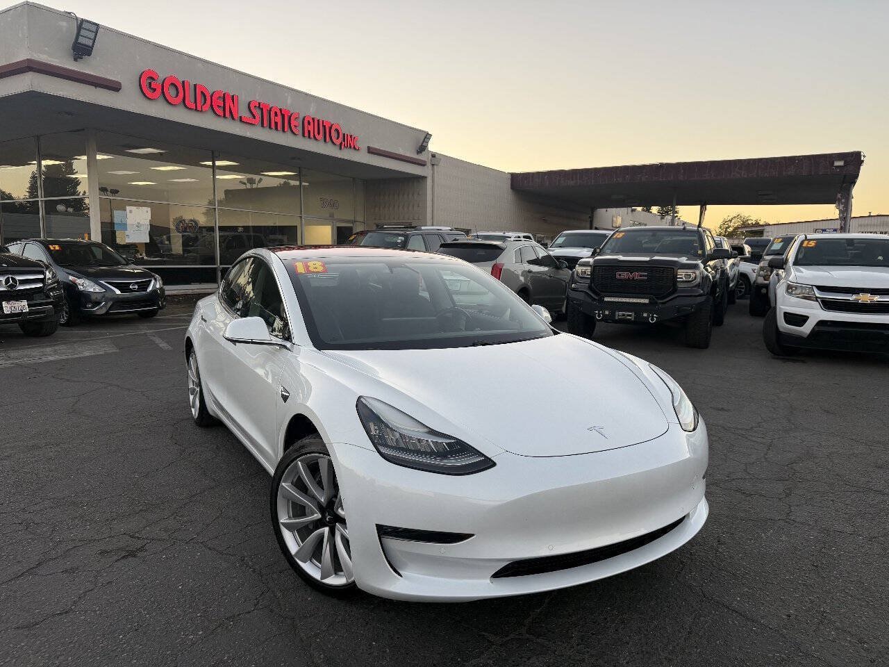 Used 2018 Tesla Model 3 Long Range RWD image 1