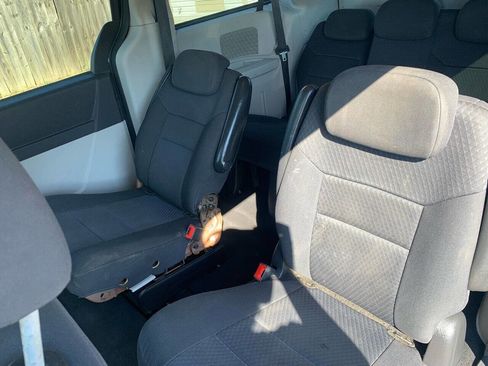 Used 2010 Dodge Grand Caravan SE w/ Climate Group image 11