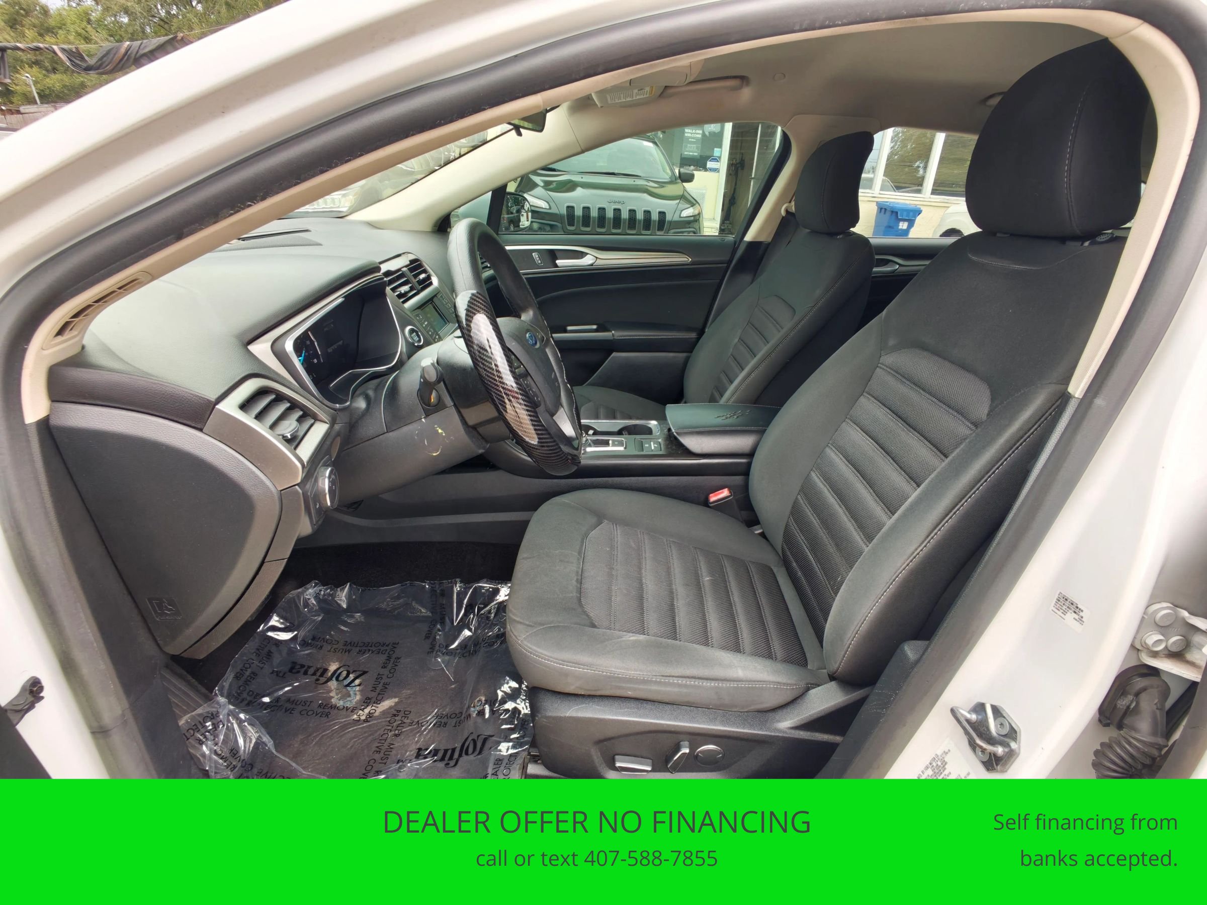 Used 2017 Ford Fusion SE FWD image 8