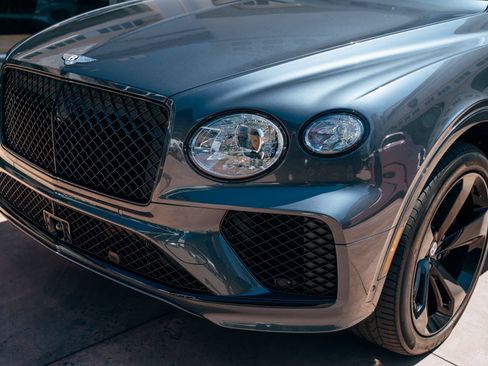 Used 2024 Bentley Bentayga Extended Wheelbase AWD/4WD image 8