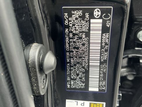 Used 2025 Toyota Corolla SE image 34