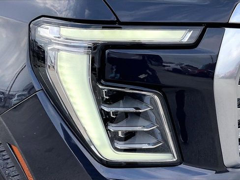 Used 2025 GMC Yukon XL Denali w/ Denali Reserve Package image 33