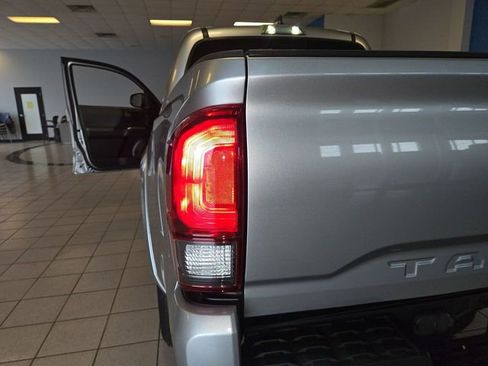 Used 2022 Toyota Tacoma SR5 w/ Technology Package RWD image 22