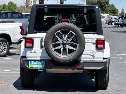 Used 2024 Jeep Wrangler Unlimited AWD/4WD image 4
