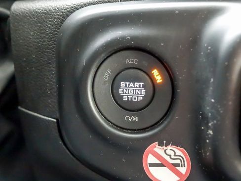 Used 2023 Jeep Gladiator Sport image 16