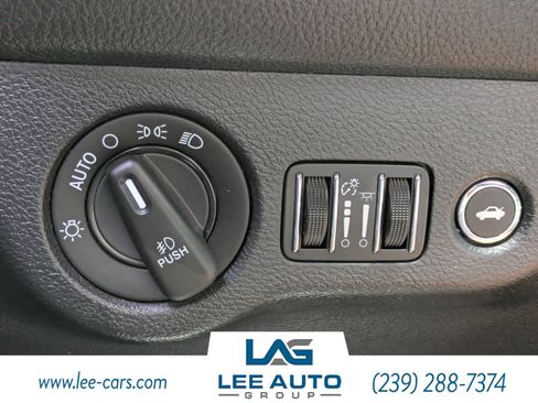 Used 2015 Dodge Challenger R/T RWD image 19
