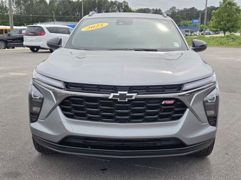 Certified 2025 Chevrolet Trax RS w/ Driver Confidence Package FWD image 2