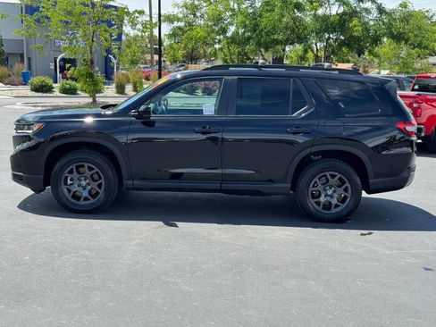Used 2025 Honda Pilot TrailSport image 4