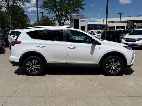 Used 2016 Toyota RAV4 LE AWD/4WD image 3