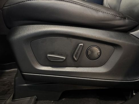 Used 2023 Ford Explorer XLT w/ Equipment Group 202A image 11