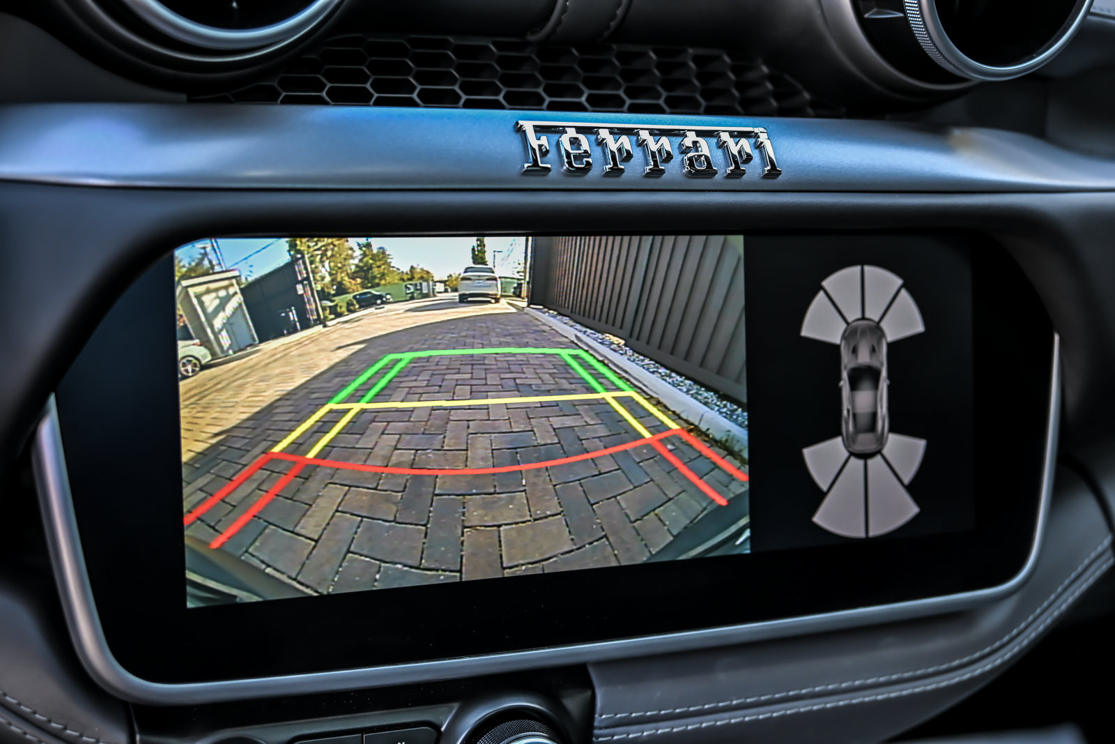 Used 2019 Ferrari Portofino RWD image 44