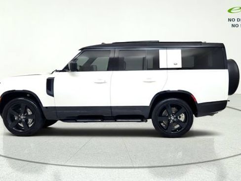 Used 2024 Land Rover Defender 130 X-Dynamic SE AWD/4WD image 5