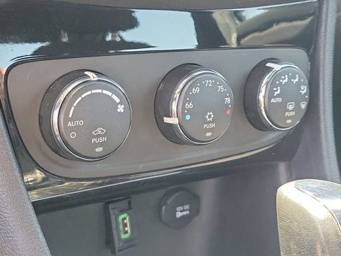 Used 2014 Chrysler 200 Touring w/ 200 S Group FWD image 28