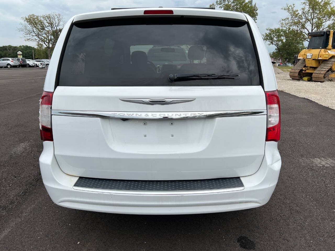 Used 2015 Chrysler Town & Country Touring w/ Driver Convenience Group FWD image 17