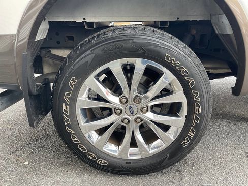 Used 2015 Ford F150 Lariat w/ Equipment Group 502A Luxury image 14