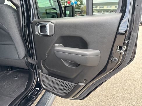 Used 2024 Jeep Wrangler Unlimited Sport AWD/4WD image 27