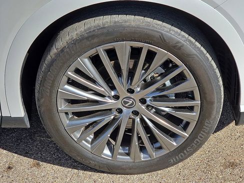 Used 2024 Lexus RX 450h AWD w/ Luxury Package image 12