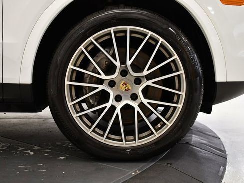 Used 2023 Porsche Cayenne Platinum Edition image 19