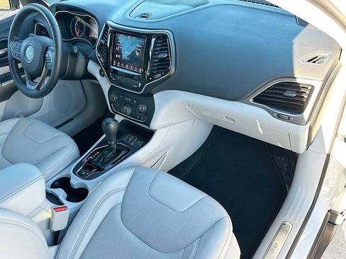 Used 2019 Jeep Cherokee Limited image 28