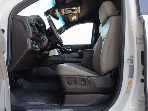 Used 2024 Chevrolet Suburban Z71 w/ Luxury Package image 20