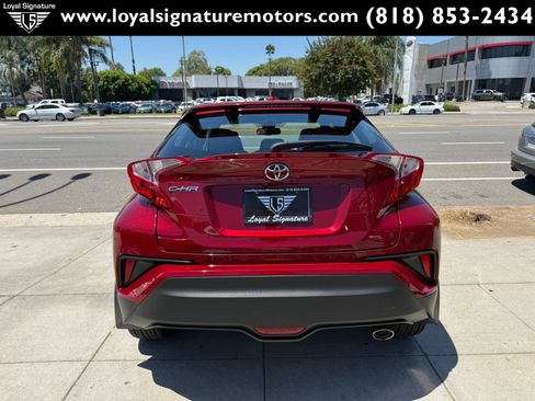 Used 2018 Toyota C-HR XLE FWD image 6
