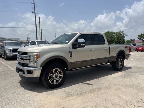 Used 2017 Ford F250 King Ranch w/ King Ranch Ultimate Package AWD/4WD image 4