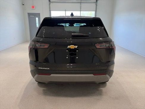 New 2026 Chevrolet Equinox LT w/ Convenience Package II FWD image 5