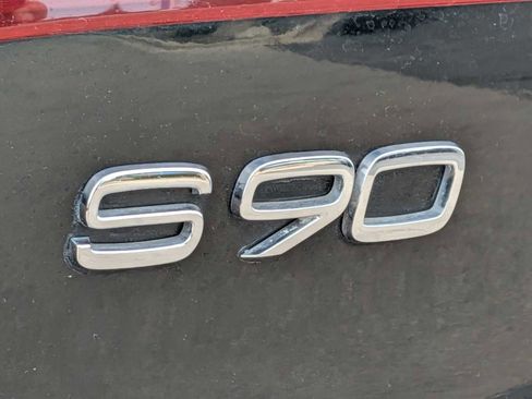 Used 2017 Volvo S90 T5 Momentum w/ Convenience Package FWD image 11