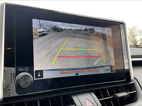 Used 2025 Toyota RAV4 LE AWD/4WD image 31