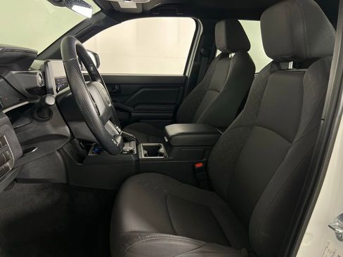 Used 2025 Toyota Tacoma SR5 image 21