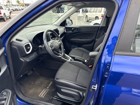 Used 2022 Hyundai Venue Limited FWD image 8