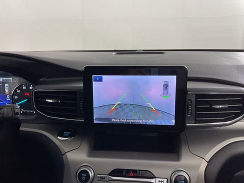 Used 2022 Ford Explorer XLT w/ Equipment Group 202A image 31