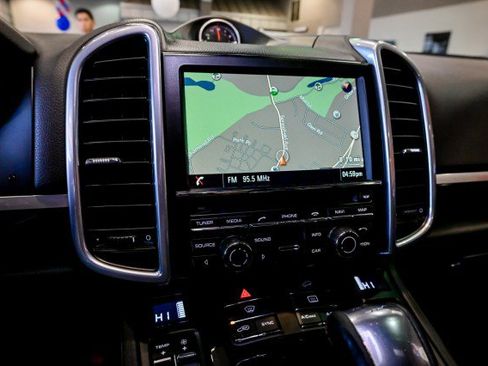 Used 2016 Porsche Cayenne image 35